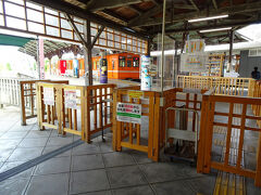 門前町にある一畑電鉄出雲大社前駅。
改札口がレトロです。