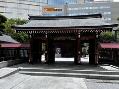 街中にある神社を参拝