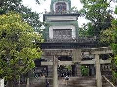 まだお昼には早いので尾山神社へお参り、山門にステンドグラスが入ってるのは珍しいかも