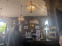 店内はほぼ満席でした