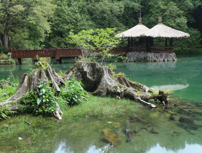 第1次国立公園小型シート2枚（ 台湾次高タロコ、大屯・新高阿里山）(タトウ付き) 人気 国立公園 大屯新高阿里山・次高タロコ各小型シート（タトウ