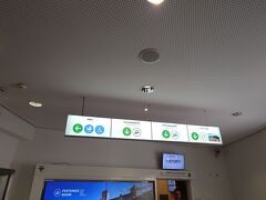 通り沿いにあるケーブルカーチケット販売所で上り下りケーブルカーチケットを購入。これで城内の博物館なども見学できるそうです。