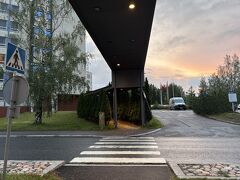 早朝4時から隣の姉妹ホテルで朝食が食べられるという事で