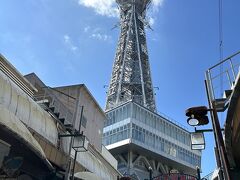 天王寺動物園に向かう前にまだ時間があるので通天閣の辺りを通りました