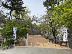 御城番屋敷を抜けると、松坂城跡にたどり着きます。