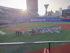 西日がまぶしい横浜スタジアム。