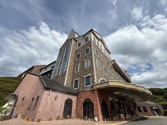 また少し車を走らせ、鉄板観光地の「タオル美術館」へ