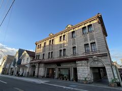 またバスに乗って七日町の辺りへ。
この素敵な建物は白木屋漆器店。大正3年に建てられています。