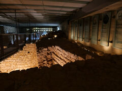 『ボックの砲台』を見るには、ガイドツアーの他にフリーでも見学できるそうなので、フリーで中を見学することに。
受付の男性に尋ねたら、45分もあれば見学できるとの事。