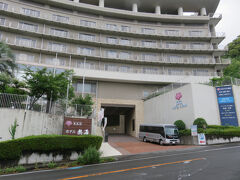 KKR熱海に１２時過ぎに到着　ビールとソフトドリンクをいただいてロビーで時間つぶし