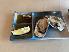 「レストラン　エスカル」で
生ガキ（マルえもん）