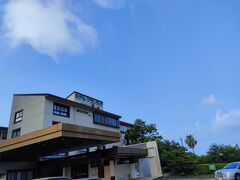 青島から遠くない場所のルートイン　グランティア　あおしま太陽閣さんにて宿泊。
和室の部屋で温泉はとても良く、二回も入りました。
コインランドリーで、スプ濡れになった服を洗濯し、液体洗剤は4種類から選ぶことが出来ました。
サンメッセ日南に行きたかったのですが、定休日で断念することになりました。