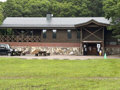 「細岡ビジターズラウンジ」
駐車場と展望台の間にありました
ちょっとした休憩に便利