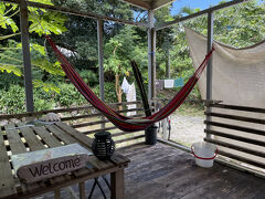 お昼は仲本集落にある「こもれび」で食べます

「こもれび」は「民宿みやよし」の一本奥の通りにあります