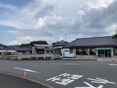 移動は30分ほど、昼食を食べに道の駅へやって来ました。ここは以前も来ていて気に入っています。