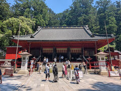 翌日も朝風呂でゆったりし、朝食ものんびり頂き９時半に出発しました。
最初に訪れたのは下野一之宮（日光）二荒山神社です。縁結びの御利益で有名なのだそうです。