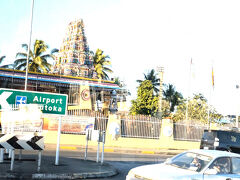 ◆ナンディ
観光場所の寺院
スブラマニヤ寺院　Sri Siva Subramaniya Swami Temple　車窓から。