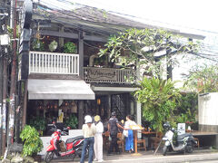 昼食はホテル近くの「ウォータークレスカフェ」で、おしゃれな店で女性客が多かった。