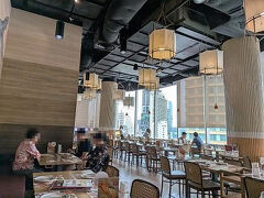 サンフランシスコのフロアにあるサボイレストランでランチです。
天井が高く、広々とした店内。