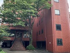 本日の宿は、問屋町にあるHoliday Doです。
なんと、素泊まり一泊4,200円です。
コロナ前の価格ですね。