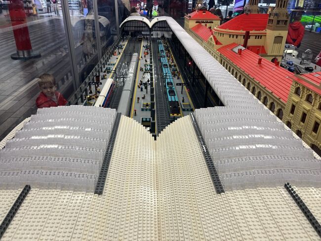 この駅から各国への国際列車が出ています。<br />EUは、あちこちの国に気軽に行けて羨ましいな。