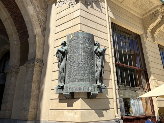 火薬塔はプラハ城の歴史的建築の一つで、城の警備の拠点となった場所。