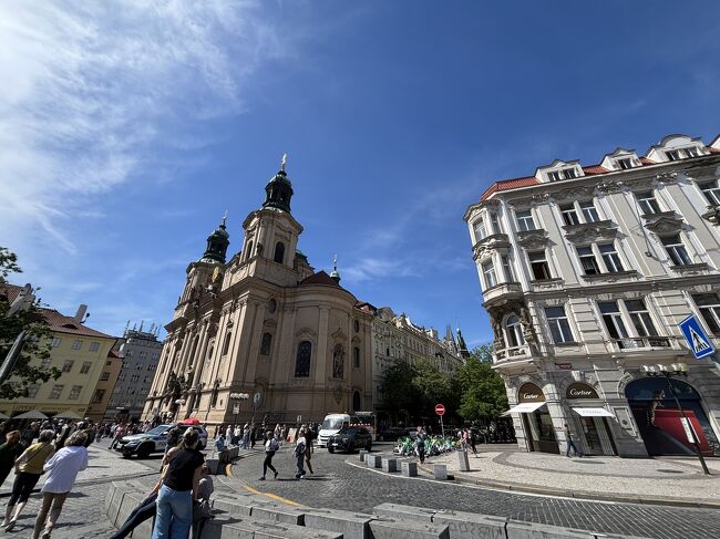 5月のプラハはカラッとしていて過ごしやすい。<br />ただ太陽に照らされた炎天下の中で歩いていると暑くって汗がダラダラと流れてきました。