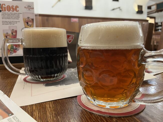 ピルスナーのビールグラスって、このフォルムが特徴的ですごく素敵ですよね。（基本的に、私は薄いグラスの方が好きですが、ピルスナーを飲むときはこっちの方がいいかも。）