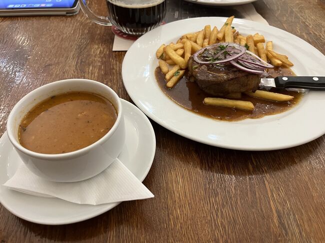 そこまでお腹が空いていないので、スープ1皿とメインディッシュ1皿。<br />メインディッシュはお肉のビール煮込みです。<br /><br />これだけでもお腹いっぱいになりました。