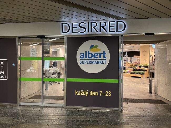 ビルの地下でスーパー発見。<br />翌日の朝食と寝酒のビールを購入します。