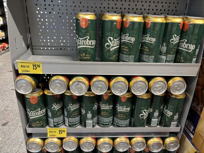 500ｍＬ缶で15コルナ＝110円くらい。めっちゃ安い！！！<br />ビール好きには、たまらない国です。