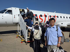 ヨハネスブルグで乗換え、小型機でヴィクトリアフォールズへ。夏服だけど、めっちゃ寒い。アフリカとは思えん。乗り換えの間にフリースを買って、旅の間中ずっと着てた。