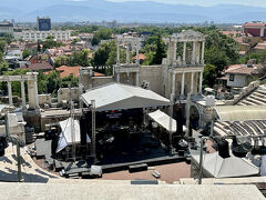 コンバイン･チケットが後一カ所残っているため、
やって来たのはローマ劇場跡。ただ閉まっていて入れませんでした。