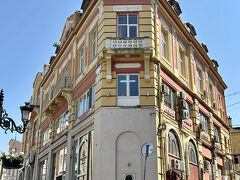 中央広場へ戻ってきました。
これからまだ歩いていない新市街の北側へ行ってみます。