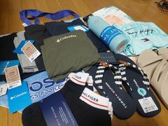 ROSS購入品です。グアムの各店舗合計3回行きました。
合計$114
コロンビアのTシャツはほぼ$10以下6枚ほど購入。
コロンビアのタンブラー$13.99
トミーヒルフィガーのサンダル$11
靴下6枚セット$6.99
トミーヒルフィガーは日本で買ったことないけど可愛かったので購入しました。
