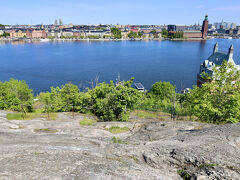 ただし、ゴツゴツとした岩が剥き出しで、柵などもたいしてないので、すってんころりんしたら、アウト。
自己責任です（笑）