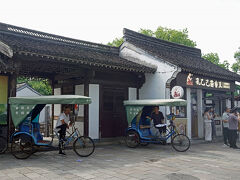 心配していた輪タクのおじさんたちは旧市街の一定の地域で観光用に生き残っているようです。「蘇州」では何度も乗っていて、漕がせてもらったこともありました。へっぴり腰だったのかおじさんたちに大笑いされた思い出があります。