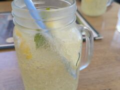 そろそろ帰る時間です
バスの時間まではバス停近くのカフェのLa Chicさんで休憩

レモネードとても美味しかったです