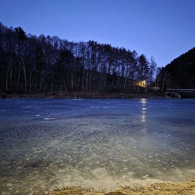 うっすらと東の空が明るくなり撮影終了。