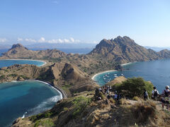 最初にパダール島に行きます。
素敵な眺めですが、ここまで850段の階段（主に石の階段）を登らないといけません。翌日は筋肉痛になりました．．．