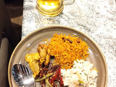 JALはサファイアプラザ プレミアムラウンジが使えます。
料理はあんまり美味しくなかったですね．．．