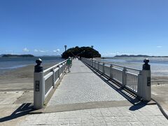 島には八百富神社があります。