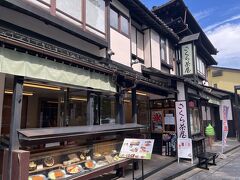 あまりに暑かったので、兼六園を出てすぐにある「さくら茶屋」で休憩。