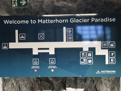 Matterhorn Glacier Paradiseに到着。地下のトンネルの中なので、初めてだとどういう位置関係かよく分かりません。地図で展望台とかの場所を確認。