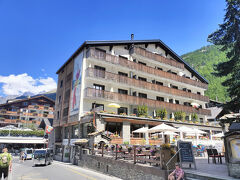 2，3泊目はHotel Brisutol。日本人橋の目の前で、最高の立地です。