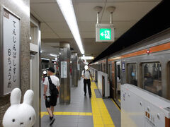 堺筋本町駅から大阪メトロ堺筋線に乗って天神橋筋六丁目駅で降ります。