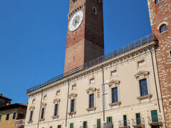 Torre dei Lamberti（ランベルティの塔）

ランドマーク的存在の高さ84mのランベルティの塔と市庁舎。
