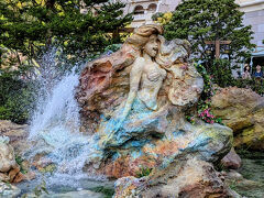 アリエル

時間ごとに水飛沫の量も変わるのが良いですね
映画みたいなワンシーン撮れちゃいます