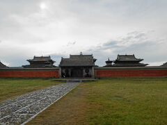 夕方遅くなって、もう閉館のようです。

ゴルバンゾーを外から見た所。
外に出たら、すぐに扉を閉められてしまいました。