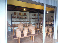 アタ製品を見に「ASHITABA BALI]に行き、鍋敷きやコースター、ガムラムボールを購入。特にガムラムボールの音色がよく気に入りました。